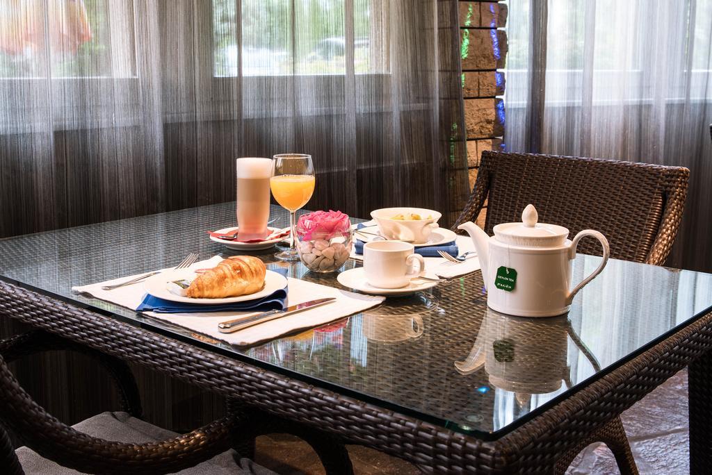 Hotel Restaurant La Porte D'Octodure Martigny Εξωτερικό φωτογραφία